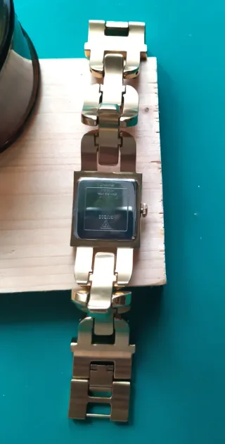 Reloj Guess Edición Limitada Dorado