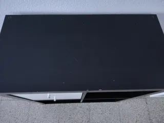 Estantería KALLAX Negra con 2 Cajones Blancos