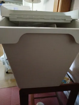 Cubo basura grande blanco