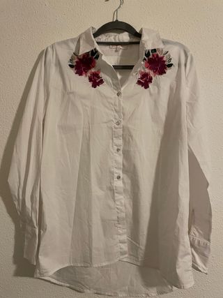 Camisa Amichi Collection bordada floral Talla L