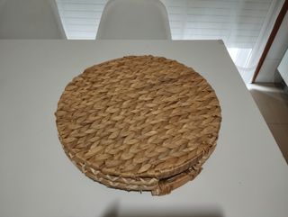 Cesta de bambú tejida para mesa