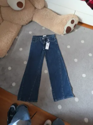 Pantalón vaquero ancho azul para niña de etiqueta