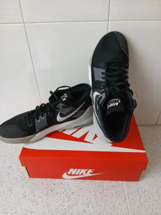 Zapatillas Baloncesto Nike Negras y Grises