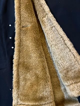 Chaqueta negra con forro marrón