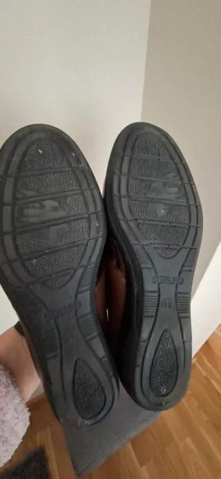 Zapatos de piel,  de mujer,  talla 36.  Pitillos