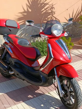 Piaggio Beverly 400cc Roja