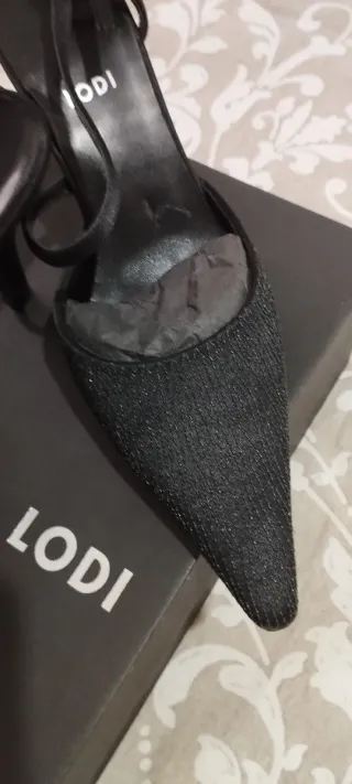 Zapatos LODI abiertos con incrustaciones Talla 36