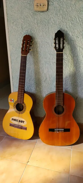 Due chitarre classiche in vendita