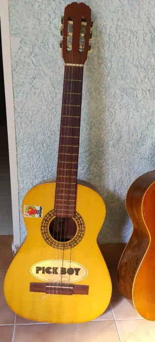 Due chitarre classiche in vendita