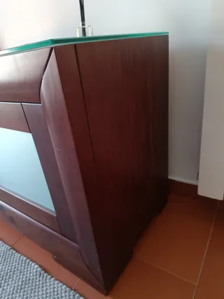 Mueble TV madera maciza y cristal