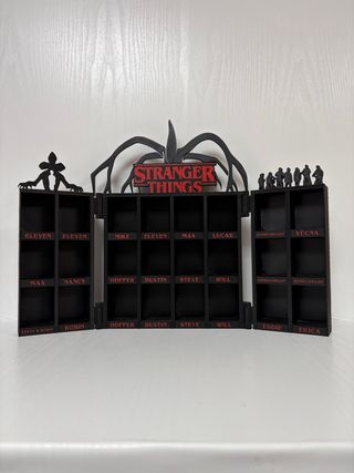 Expositor Stranger Things Funkos KinderJoy