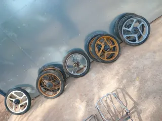 Llanta de moto color blanco