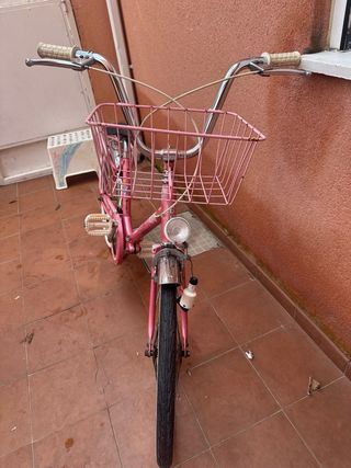Bicicleta rosa vintage  BH con cesta
