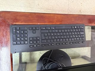 Monitor Philips y Teclado HP Negro