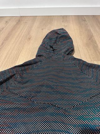 Chaqueta Nike con puntos