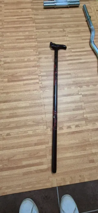 Bastone in legno lavorato