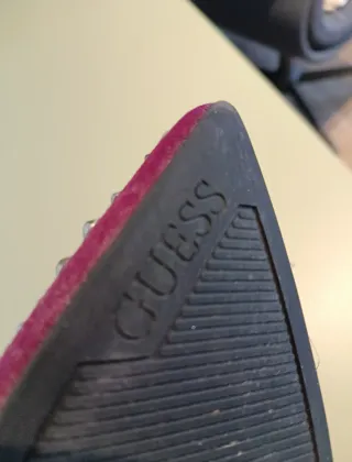 Manoletinas Guess Moradas con Tachuelas