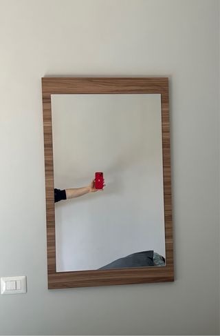 Specchio da parete con cornice in legno