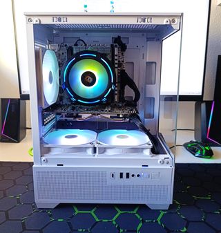 PC GAMING COMPLETAMENTE NUEVO - RX580 - 16GB