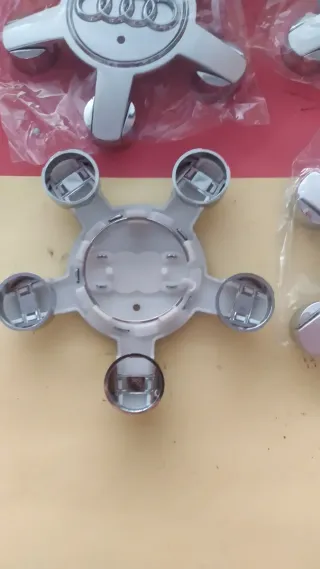 Tapacubos centros llanta aleación AUDI 4F0601165N