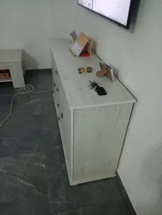 Mueble de salón blanco y gris 145x40x1 más o meno