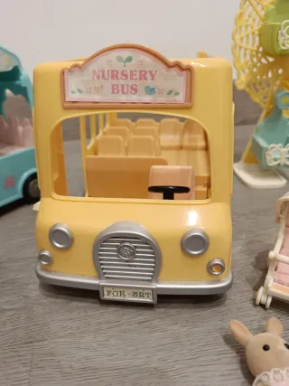 Autobuses y figuras Sylvanian Families lote