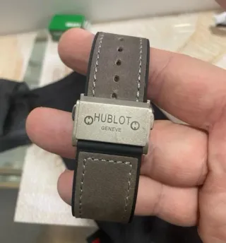Reloj Hublot Cronógrafo Negro y Plateado