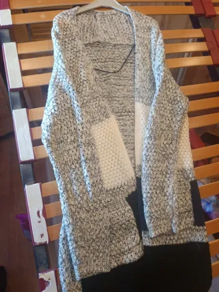 Jersey largo de lana gris y blanco