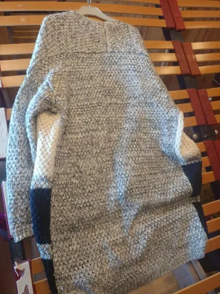 Jersey largo de lana gris y blanco