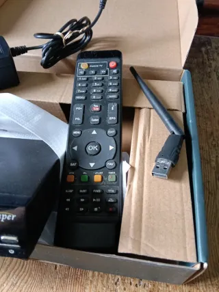 Receptor Satélite Freesat V8 Super Leer antes