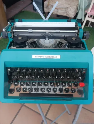 Máquina de escribir Olivetti Studio 45
