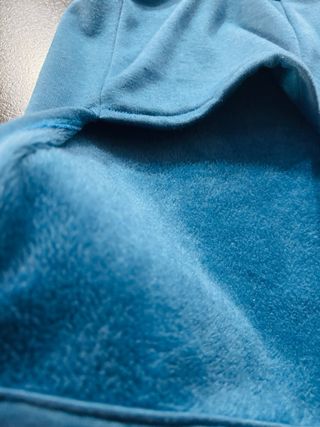 Chaleco para gato azul y negro