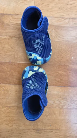Escarpines/chanclas Adidas Talla 20 Camuflaje Azul