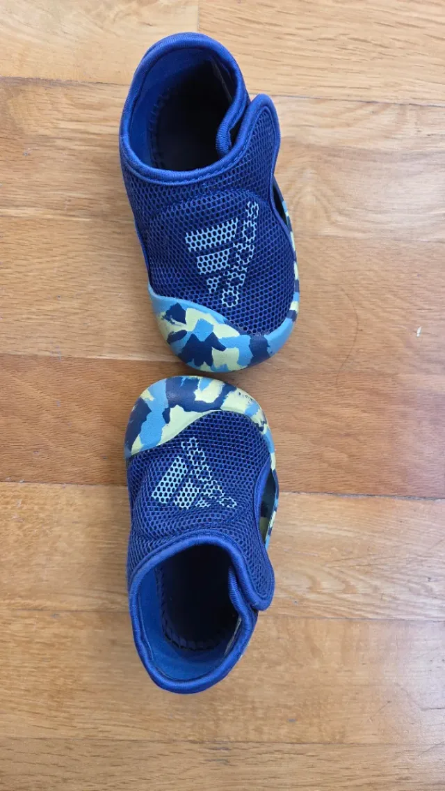 Escarpines/chanclas Adidas Talla 20 Camuflaje Azul