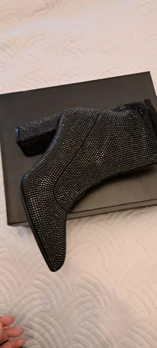 Botín La Strada Negro con Brillantes