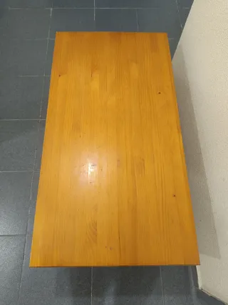 Mesa de centro de madera de pino