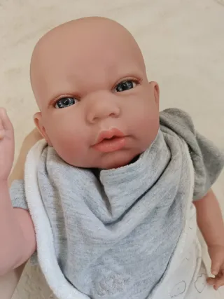 Muñeco bebé realista arias