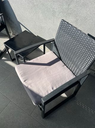 Mesa y 2 sillas de balcón