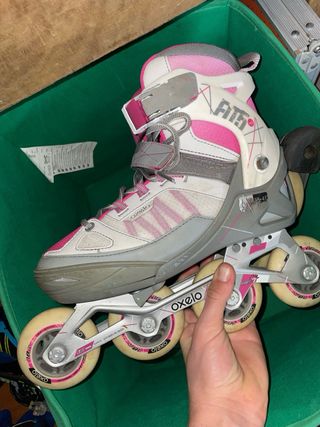 Pattini in linea blu e neri