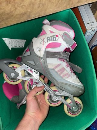 Pattini in linea blu e neri