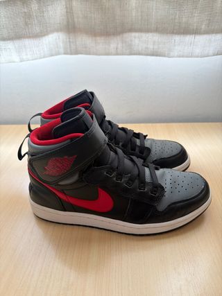 Air Jordan 1 HI FlyEase