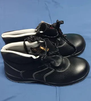 Botas de seguridad Panter Talla 48.