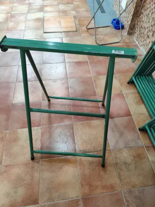 Caballete de hierro plegable. 10 unidades.