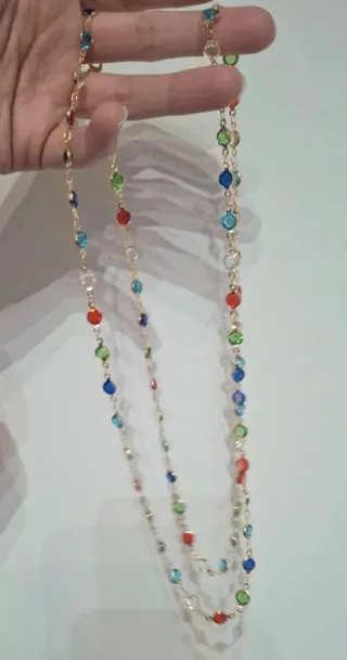 Bellissima collana lunga dorata con cristalli