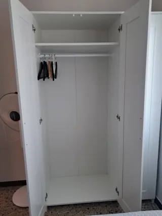 Habitación dos camas y armario