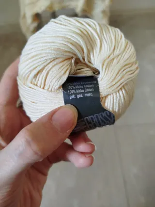 Maglione beige fatto a mano