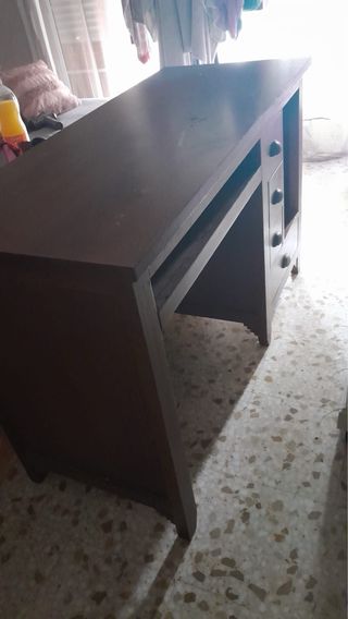 Escritorio de madera maciza