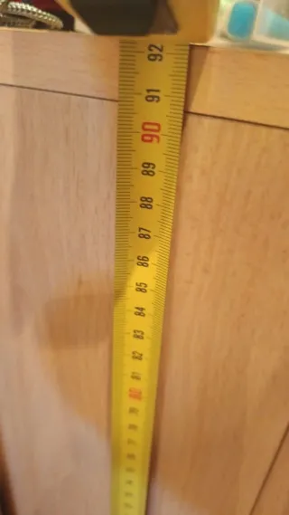 Cómoda de madera con cajones