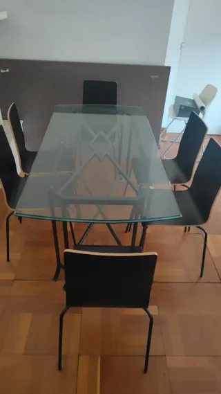 Mesa de cristal y metal