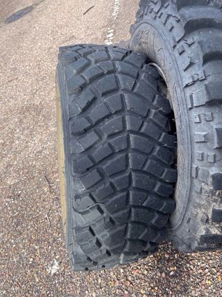 Llanta y gomas 31x10.50R15